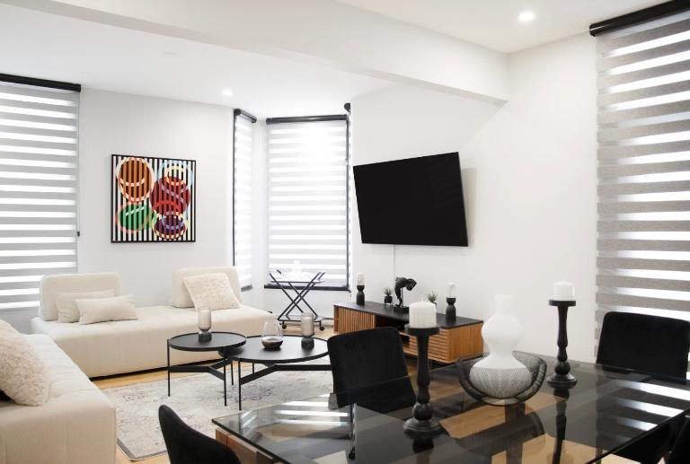 Eat, Explore & Enjoy Downtown Montreal at this Sleek City Escape located in Plateau Mont-Royal - Apt 4 - B&B Montreal