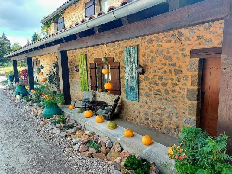 Maison des Arts en Périgord vert - B&B Champs-Romain