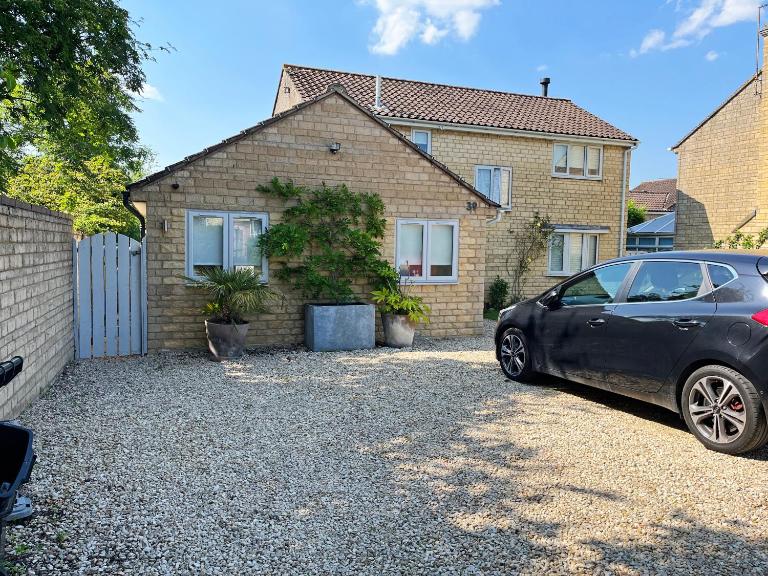 Cotswold studio with kitchen & patio - B&B Witney