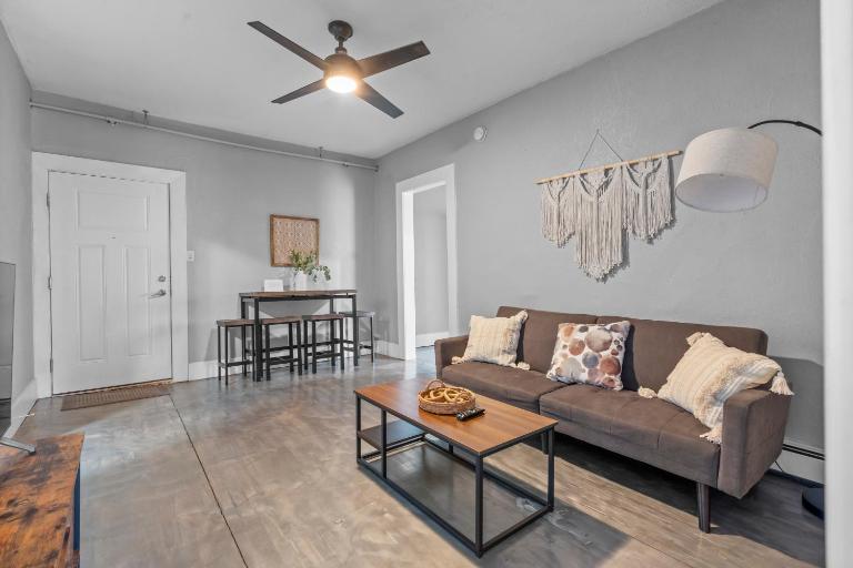 Navarre Apartments - B&B Des Moines