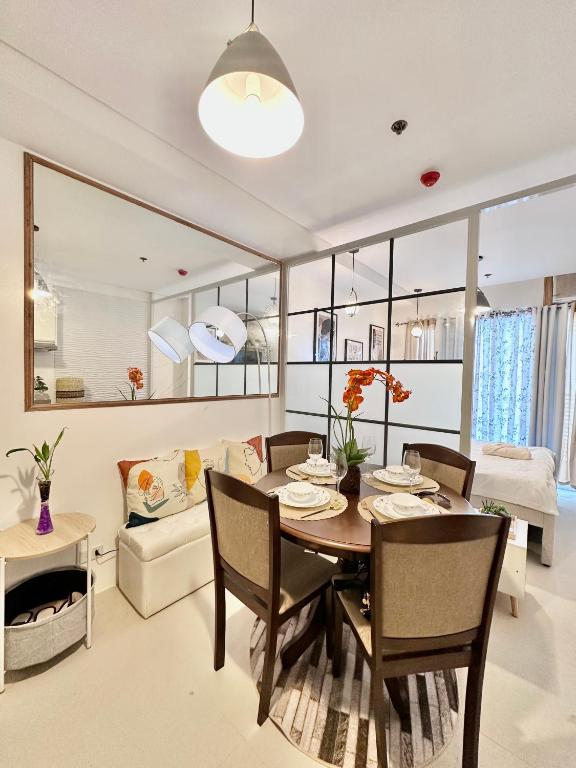 Scandinavian 1 BR beside SM CDO w POOL and Netflix - B&B Cagayan de Oro