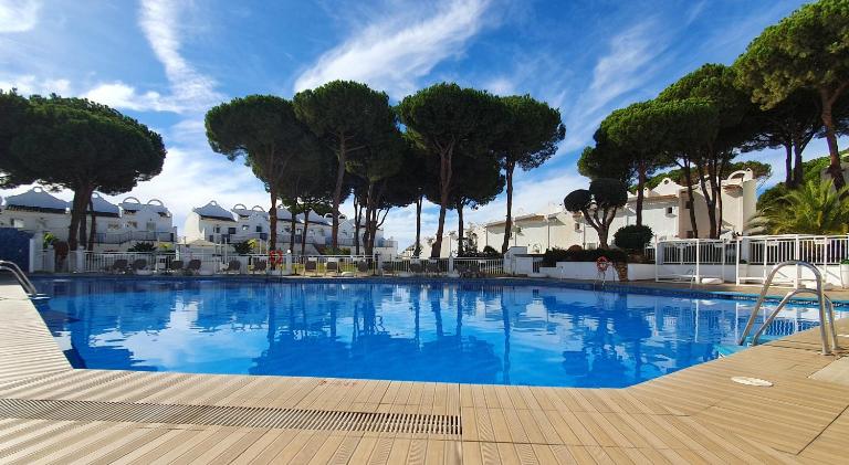 Nice Duplex Home, Marbella, See View, Hotel Resort - Chambres d'hôtes Marbella