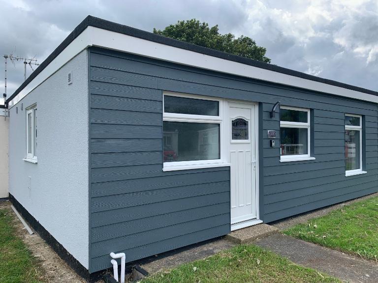 Salty Dogs Chalet - Bed and Breakfast Lowestoft