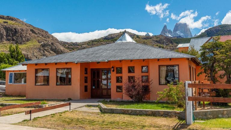 Hosteria LOS ÑIRES - Bed and Breakfast El Chaltén