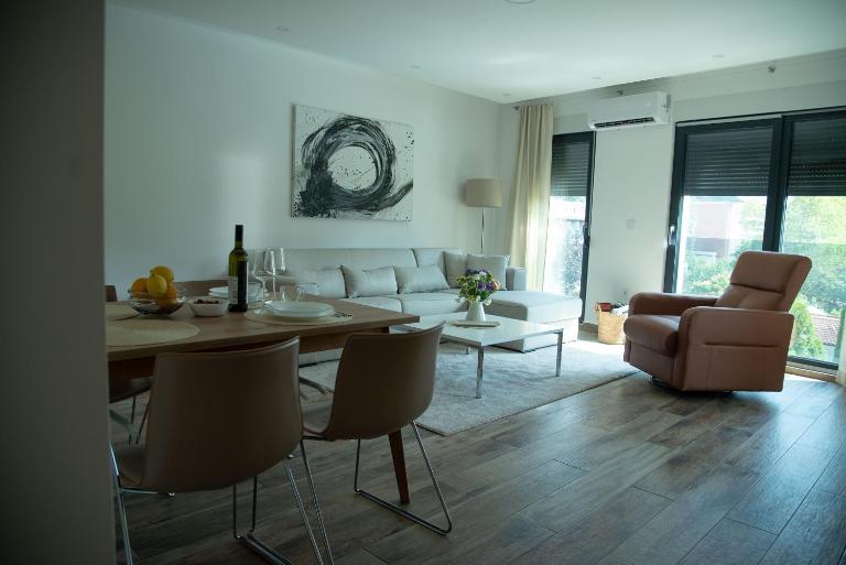 New Aesthetic Haven Hedonica 6 Apartment in Vrdnik - B&B Vrdnik