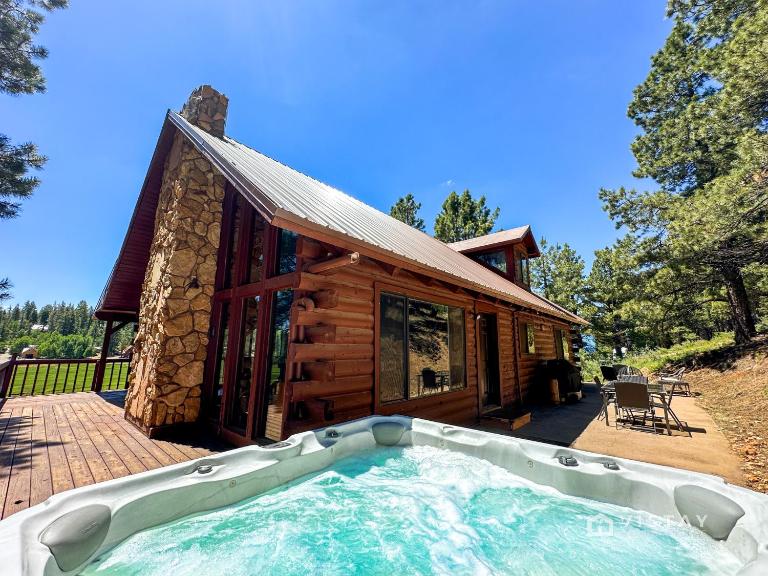 Runway Cabin Retreat With Private Hot Tub! - B&B Duck Creek Village