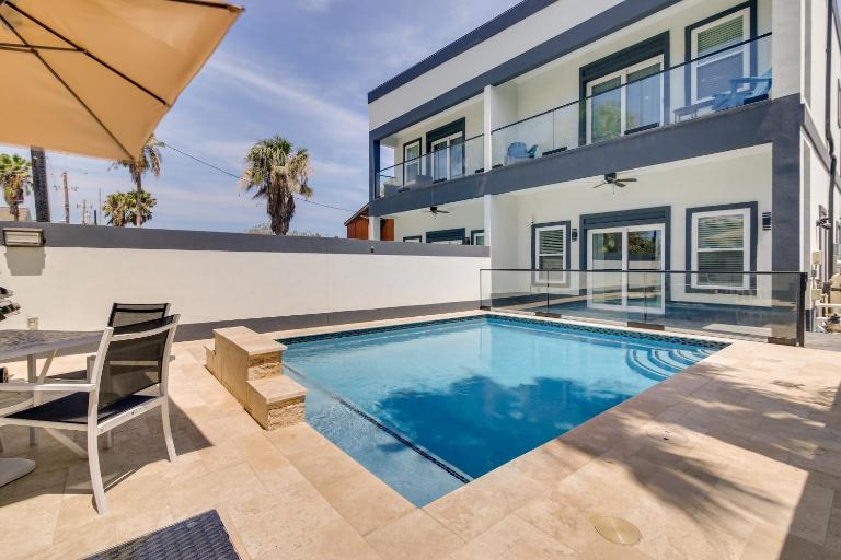 South Padre Island Retreat: Private Pool! - B&B South Padre Island