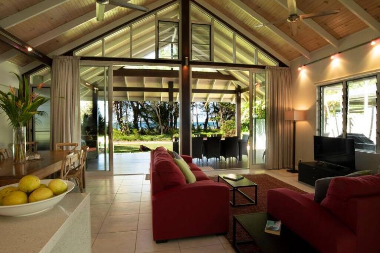 2/24 Donkin - Luxury - Absolute Beachfront - Bed and Breakfast Mission Beach