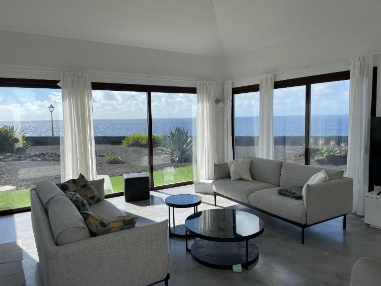 Villa Babel - First Line Seafront Holiday House - Ferienwohnung Playa Blanca
