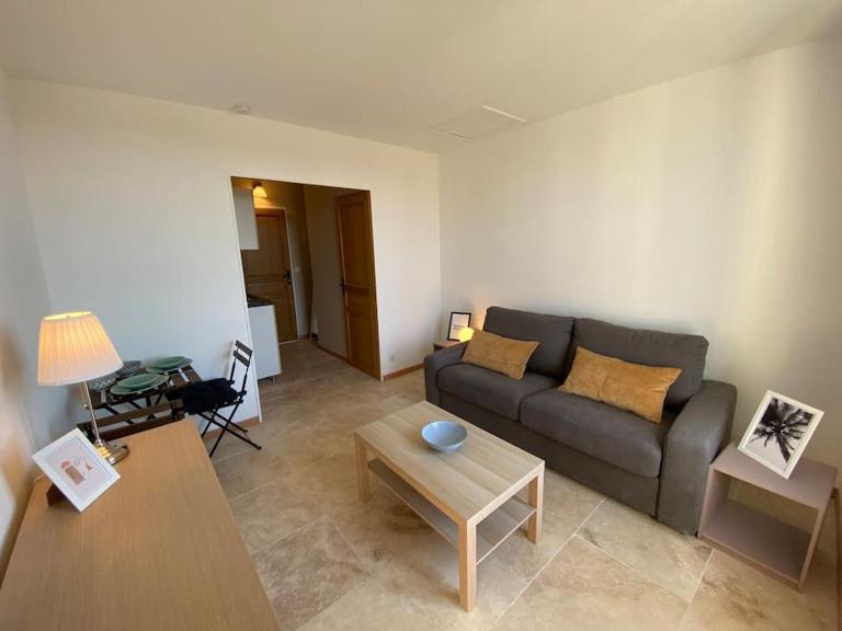 Marion - La Maison Racine 3 -Charmant studio au cœur du CV - Bed and Breakfast Avignon