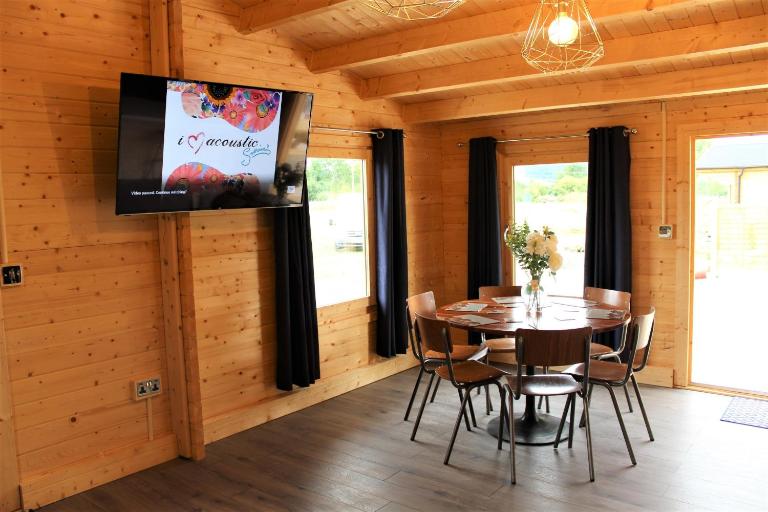 Inviting 3-Bedroom Lodge in Ashton Under Hill - B&B Evesham
