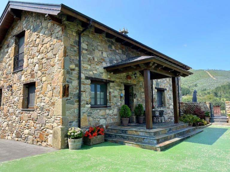 Apartamentos Rurales Posada de las Hoces - B&B Bustiello de Paredes