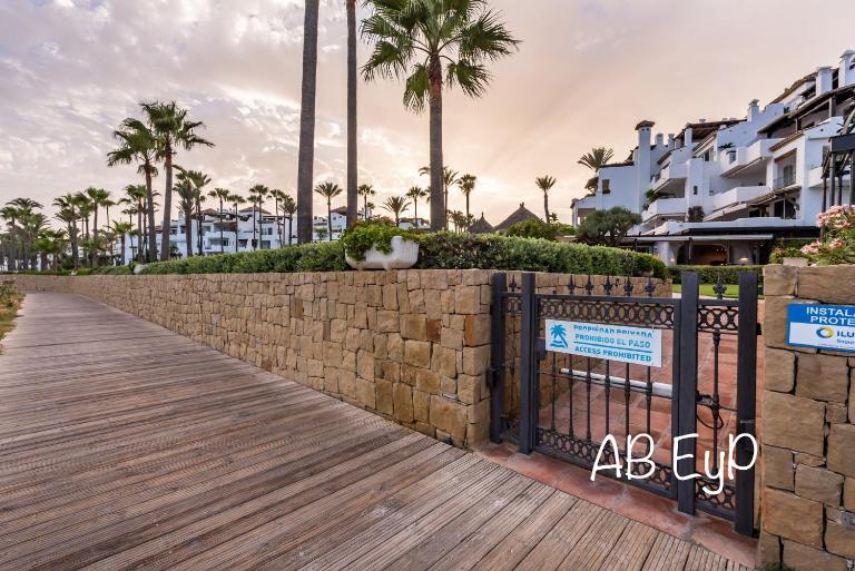 Alcazaba Beach Apartment - B&B Estepona