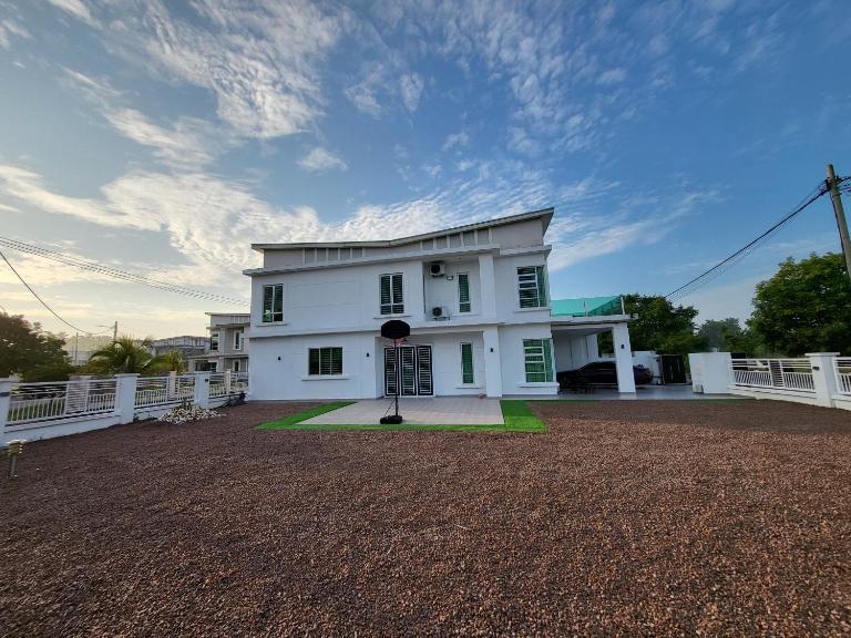 Impiana Lakeview Villa - Contactless Check In - B&B Kluang