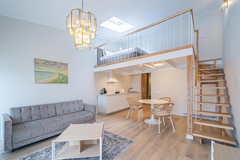 Modern Loft Apartment with free parking No 1 - B&B Marijampolė