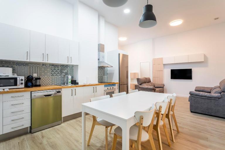 10 pax, AC, Wifi gratis, Ciudad Artes y Ciencias - B&B Valencia