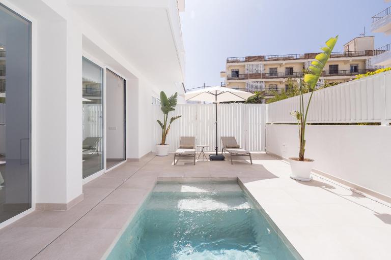 Bossa Bay Suites with Private Pool - MC Apartments Ibiza - Bed and Breakfast Ibiza-stad
