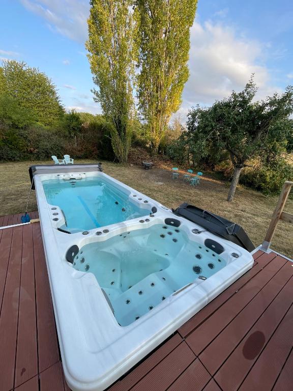 Country House "La Parenthèse verte "50mn to Paris with pool and hot tub - Bed and Breakfast La Boissière-École