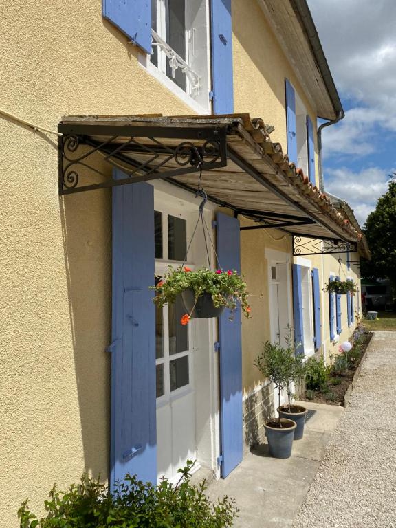 L'ancien Cafe - Suites and Gites - Ferienwohnung Aubigné