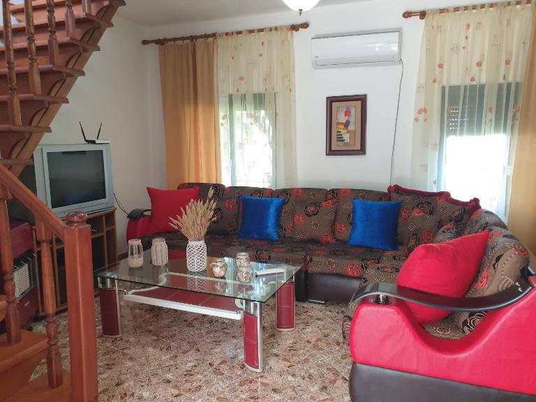 Eni's Villa, 5km From Shengjini Beach - Bed and Breakfast Lezhë