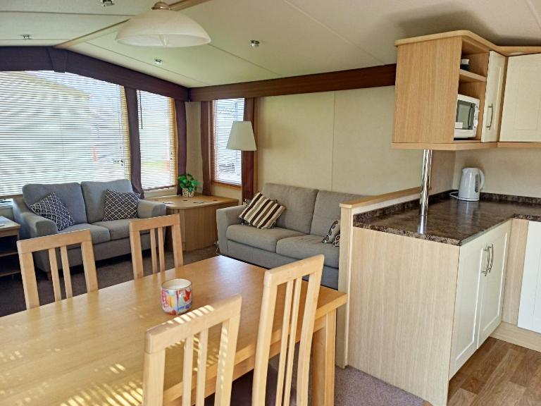 2 Bedroom Static Caravan C3 on quiet park near Talacre and Prestatyn Pet Friendly - B&B Prestatyn
