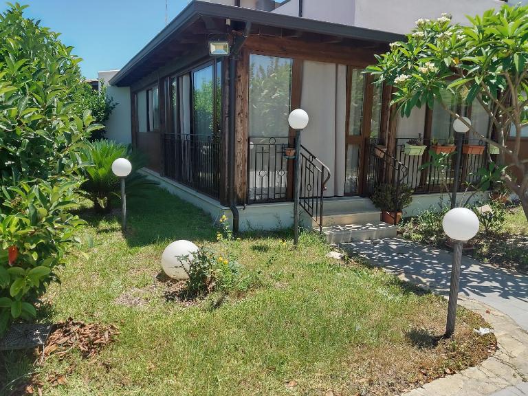 Casa Vacanze Villa Pomelia - Chambres d'hôtes Campofelice di Roccella