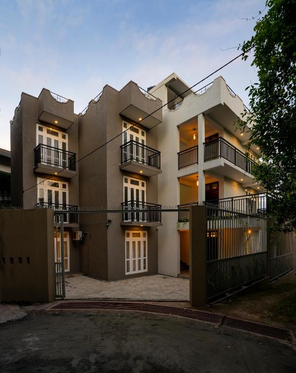 Glowing Crescent - Chambres d'hôtes Rajagiriya