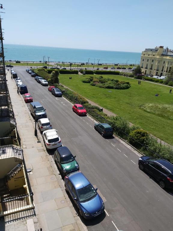 Family Friendly Sea View Apartment - Bed and Breakfast Brighton