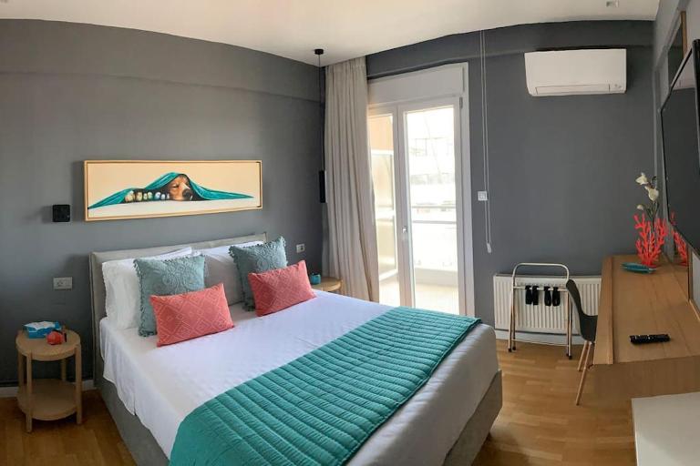 Above & Beyond Volos City Center Luxury Redefined - Bed and Breakfast Volos