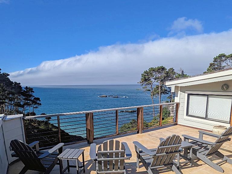 Seaflower Cove: Spacious 4bd waterfront retreat - B&B Gualala