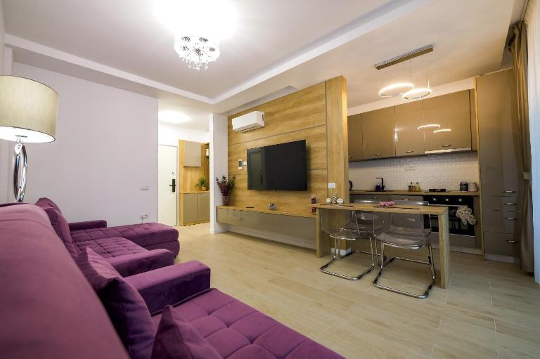 Purple Luxury Apartment Lake On - B&B Mamaia