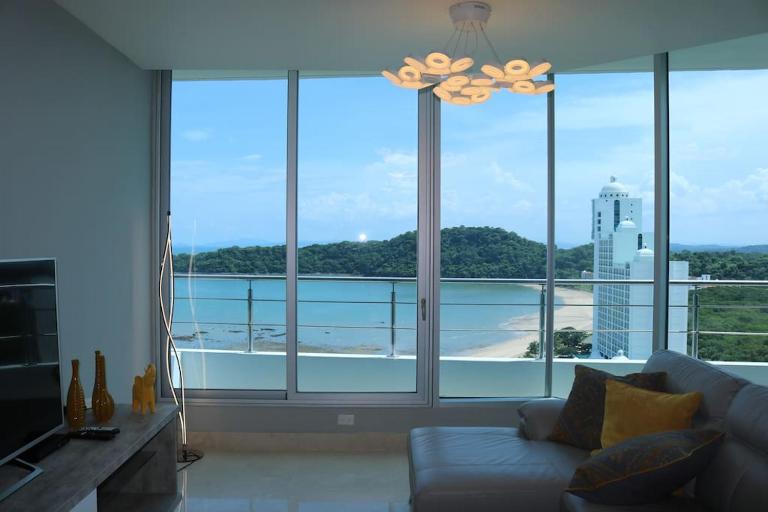 15B Stunning Oceanfront Views Panama Resort Life - Bed and Breakfast Arraiján