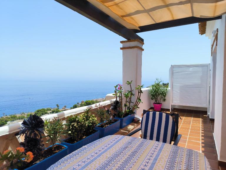 Apartamento con vistas y garaje en Marina del Este - Ferienwohnung La Herradura