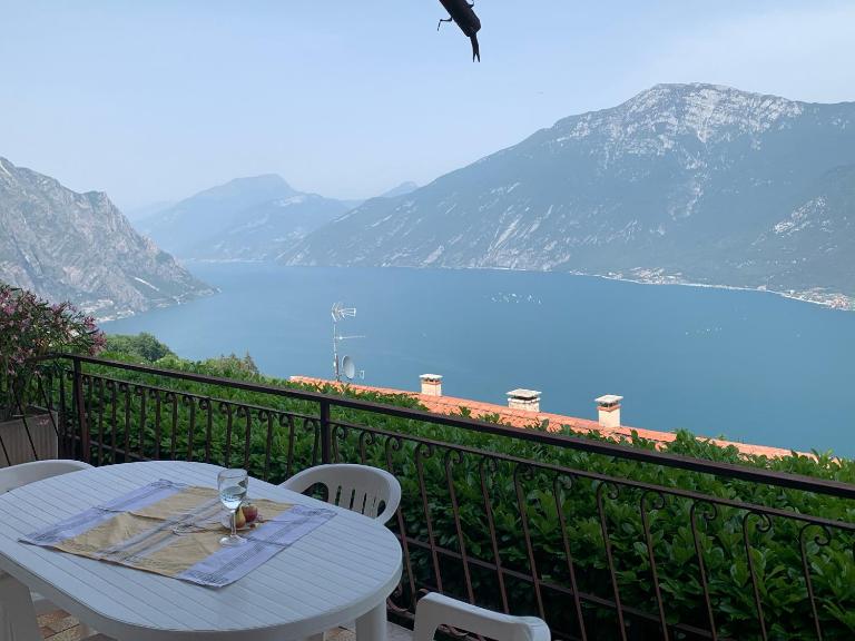 Casa Eulberg Marcania Balcone vista lago - B&B Tremosine