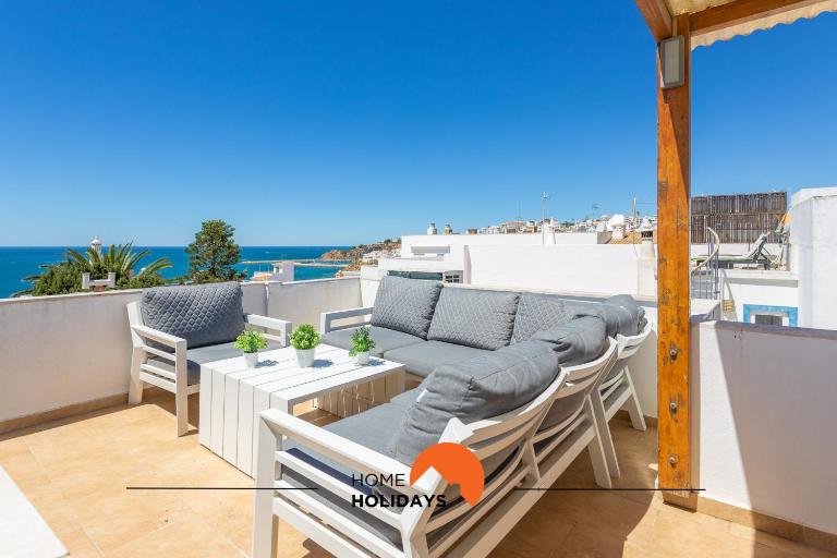 #086 Fish House Unique Coastal Stay - Bed and Breakfast Albufeira