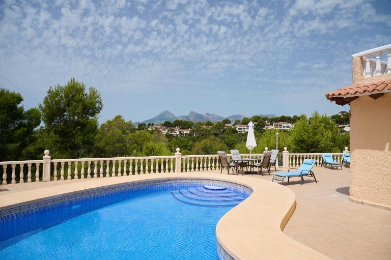 Villa with pool and hot tub on golf course - Chambres d'hôtes Altea