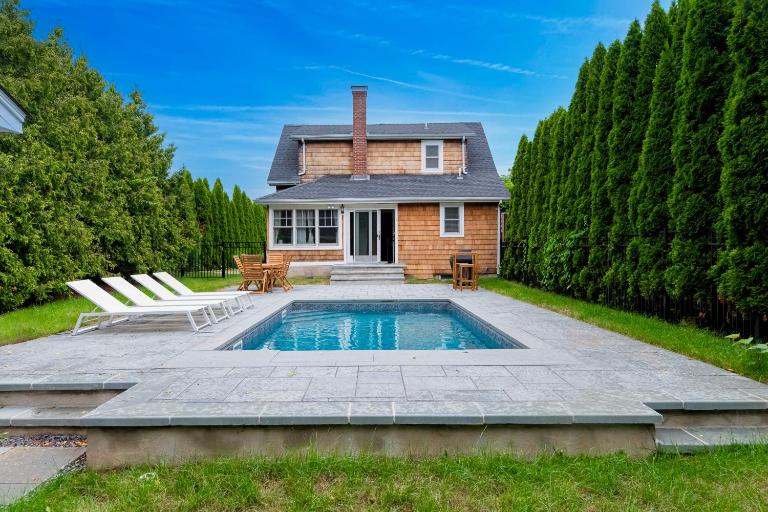 Cozy Greenport Cottage - Bed and Breakfast Greenport