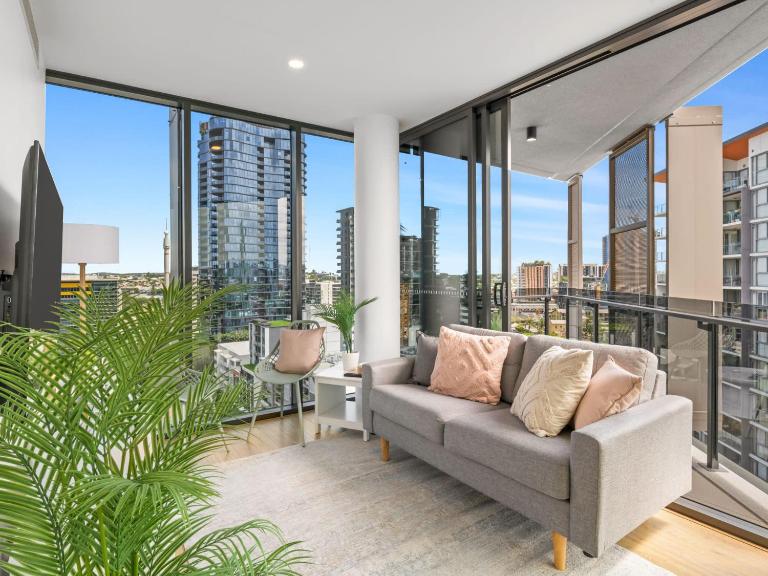 Great Views Pool High Level Boutique Apt with Carpark - Ferienwohnung Brisbane