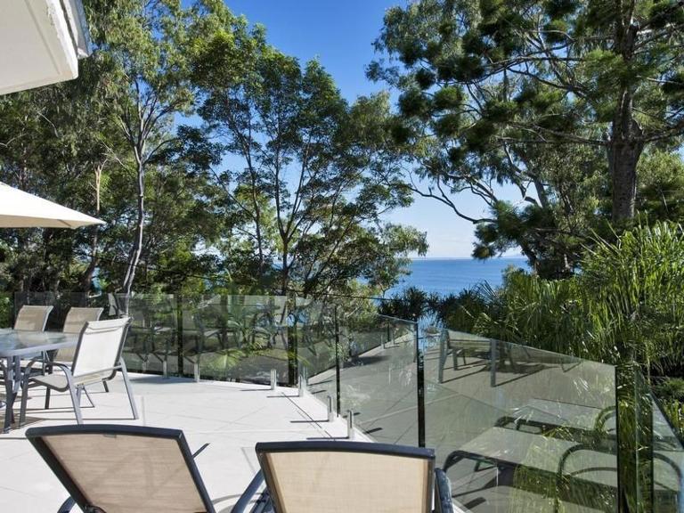 Kareka, Little Cove Serenity with Pool - B&B Noosa Heads