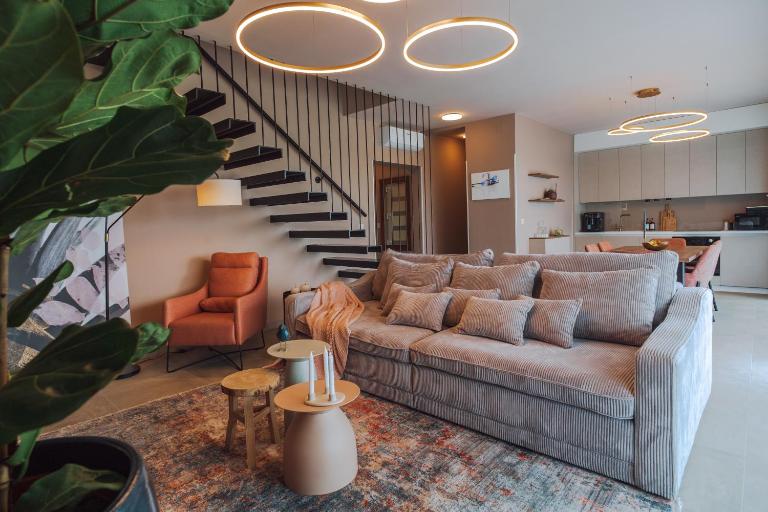 Iris Croatica K - superior apartment with shared pool, awarded BEST APARTMENT IN CROATIA 2024 - B&B Oroslavje