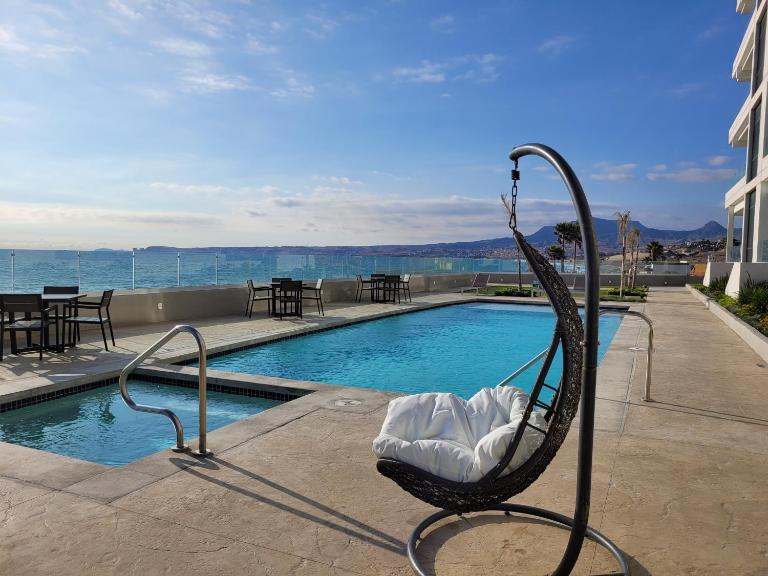 Luxury Beachfront Condo in Rosarito Pool & Jacuzzi - B&B Rosarito