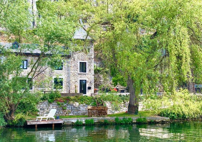 Pieds dans l'eau Private Wellness Bordure de Meuse - Bed and Breakfast Lustin