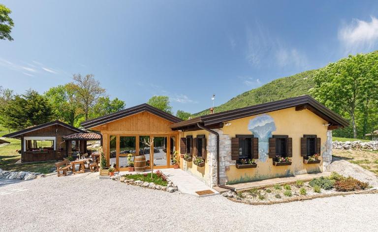 Agriturismo Fattoria Carolina - Friuli Venezia Giulia - Val d'Arzino - Bed and Breakfast Vito d'Asio