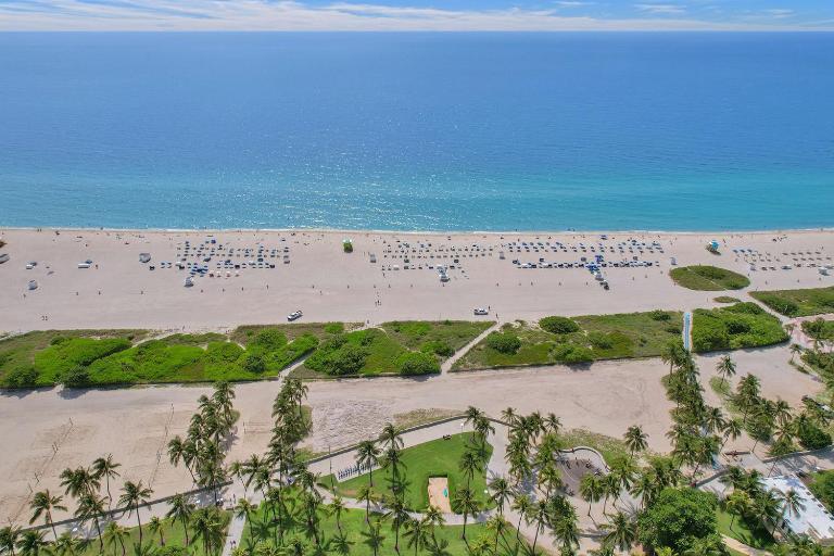 SOBE Monarch 1 - 2 BEDROOM 2 BATHROOM - MODERN APTS -WALK TO OCEAN DRIVE -2 INDEPENDENT 1 BEDROOM 1 BATHROOM APTS - B&B Miami Beach