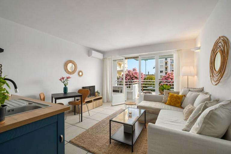 Sunlight Properties - La Plage - Juan Les Pins - 100m from the beach - B&B Antibes