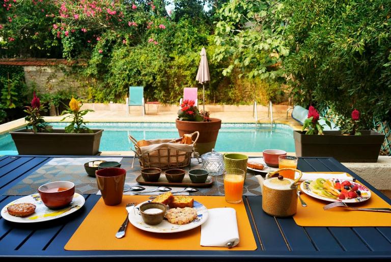 Rougetomette - Bed and Breakfast Nîmes