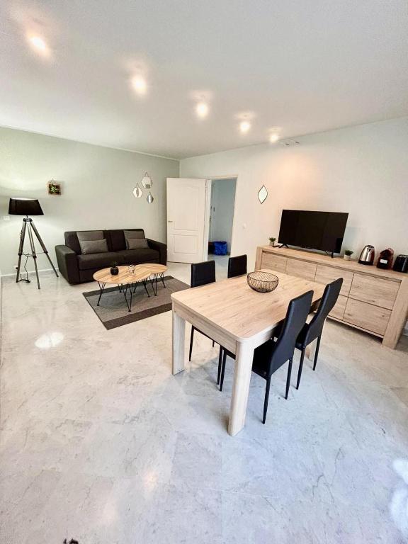 Le Victoria, beau T2 central au pied des plages, piscine, sauna - B&B Menton