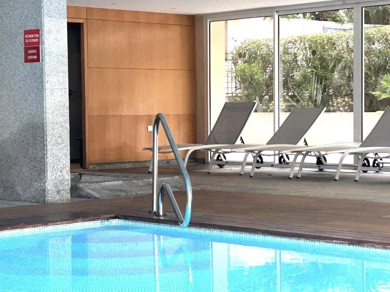 Le Victoria, élégant T2 au bord des plages, piscine, sauna - B&B Mentone