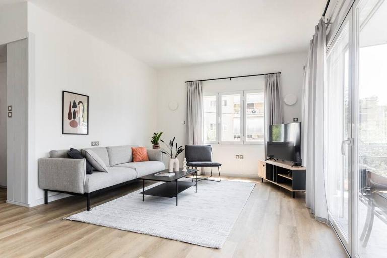 Breezy 2BR Apartment by Marina Flisvos by UPSTREET - B&B Athens