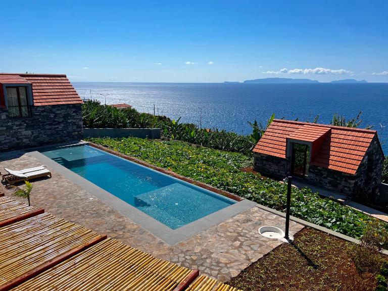CASAS DO LARANJO- Cottages & Infinity Pool by brugrani - B&B Gaula